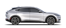 Ford Mustang Mach E Sélect 2022 montrée en blanc cosmique métallisé